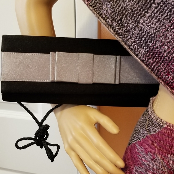 Black and Silver /Gray Clutch - Picture 3 of 8